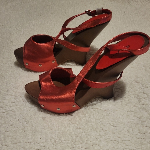 🔥HP🔥11-19-24🔥WOMENS STYLUXE WEDGE PLATFORM HEELS RED WITH ANKLE STRAP SIZE 9 - Picture 1 of 10